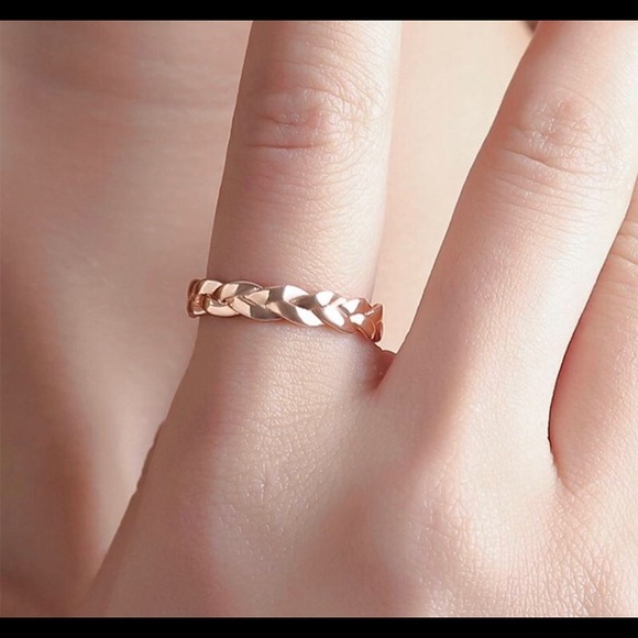 🎉 HP🎉 Rose Gold Braided Ring Band - Picture 2 of 5